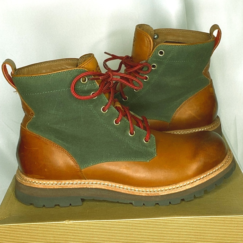 UGG Australia Huntley Boots - 10.5 - Red Laces